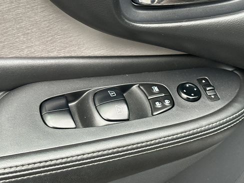 Used 2023 Nissan Murano SV image 11