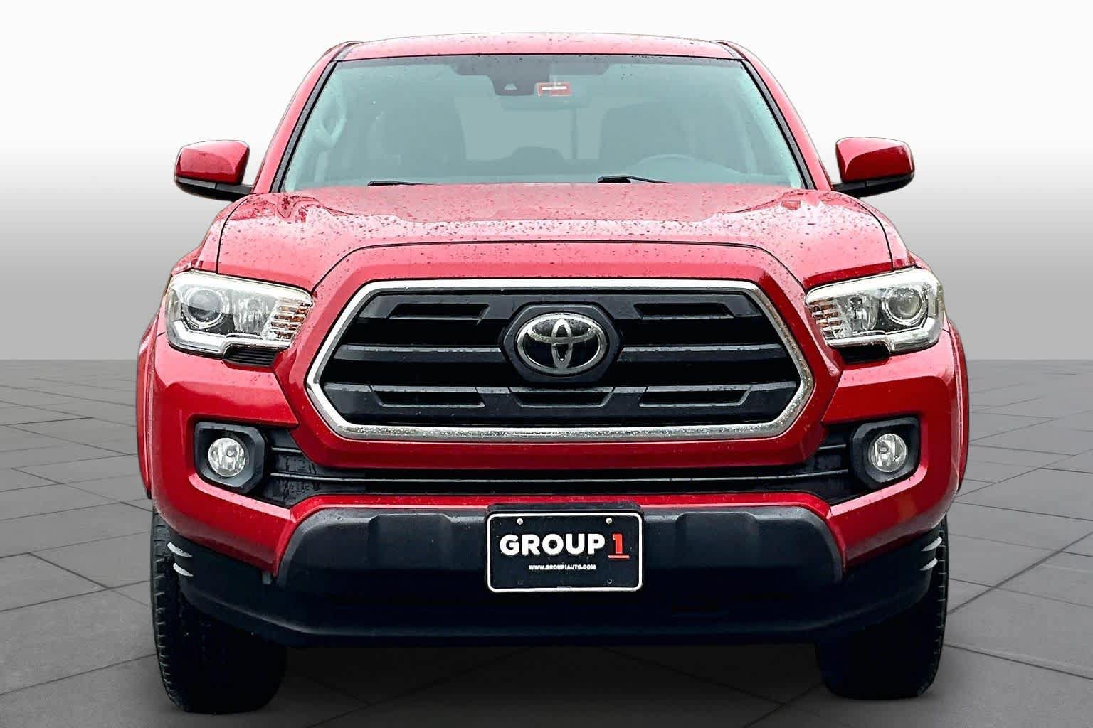 Used 2018 Toyota Tacoma SR5 AWD/4WD image 4