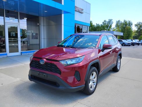 Used 2021 Toyota RAV4 LE AWD/4WD image 13