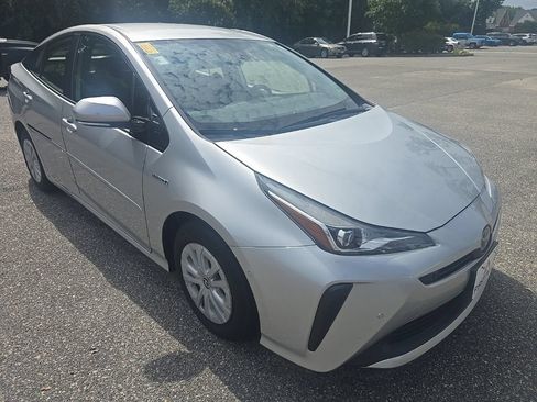 Used 2019 Toyota Prius LE FWD image 3