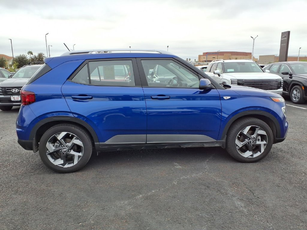 Used 2025 Hyundai Venue Limited FWD image 6