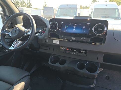 Used 2026 Mercedes-Benz Sprinter 2500 image 12