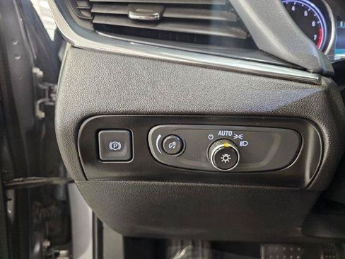 Used 2019 Buick Enclave Essence FWD image 21