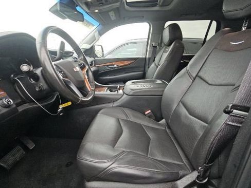 Used 2016 Cadillac Escalade Luxury AWD/4WD image 3