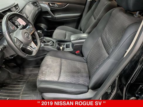 Used 2019 Nissan Rogue SV w/ Sun & Sound Touring Package AWD/4WD image 12