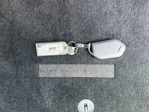 Used 2024 Kia Sorento S image 37