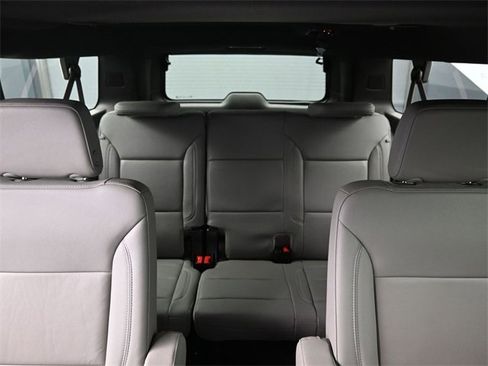 Used 2023 Chevrolet Suburban Z71 w/ Luxury Package image 12