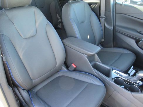 Used 2025 Buick Encore GX Sport Touring w/ Advanced Technology Package image 8