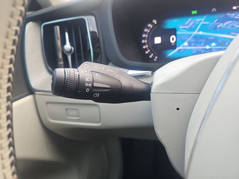 Used 2024 Volvo XC60 B5 Plus w/ Protection Package Premier image 21