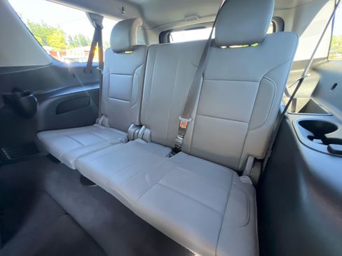 Used 2020 Chevrolet Suburban LT w/ Luxury Package image 31