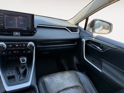 Used 2020 Toyota RAV4 XLE w/ Convenience Package AWD/4WD image 12