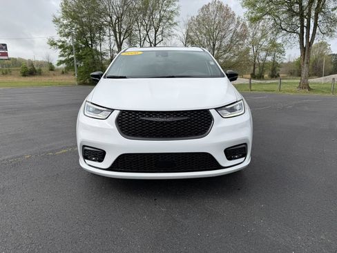 New 2026 Chrysler Pacifica Select w/ S Appearance Package FWD image 2
