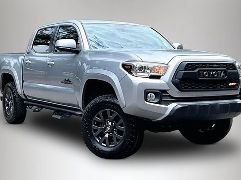 Used 2021 Toyota Tacoma SR5 RWD image 2