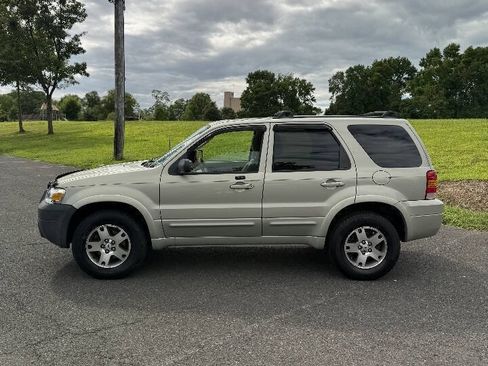 Used 2005 Ford Escape Limited AWD/4WD image 4