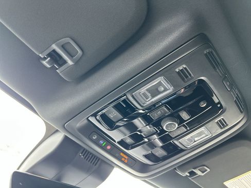 New 2026 Chevrolet Suburban Premier AWD/4WD image 31