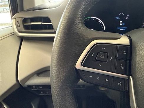 Certified 2023 Toyota Sienna XLE FWD image 24