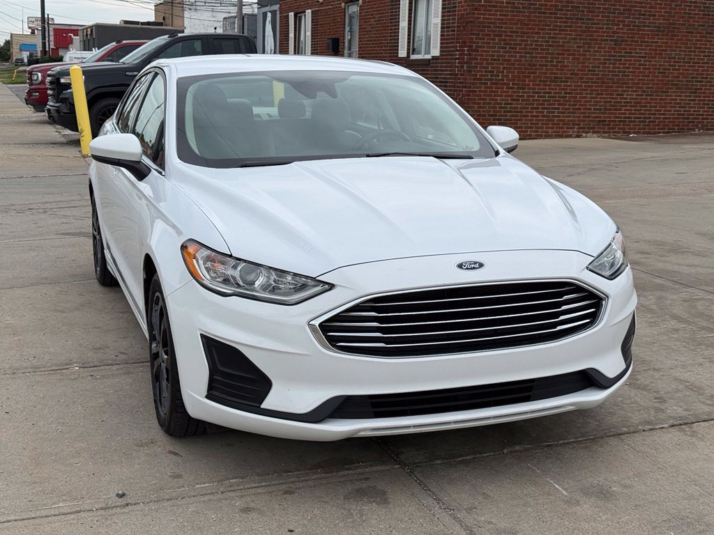 Used 2019 Ford Fusion SE FWD image 3