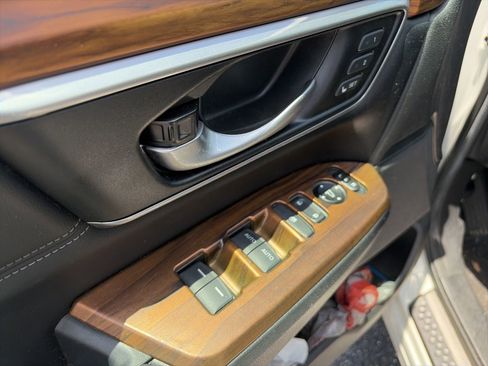 Used 2018 Honda CR-V Touring image 14