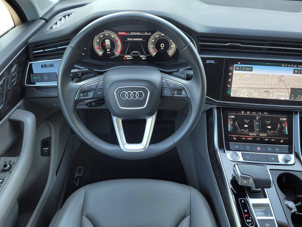 Used 2022 Audi Q7 3.0T Premium Plus w/ Premium Plus Package AWD/4WD image 16