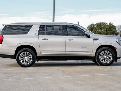 Used 2021 GMC Yukon XL Denali image 8