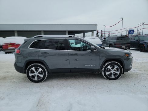 Used 2019 Jeep Cherokee Limited w/ Luxury Group image 9