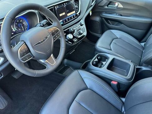 New 2026 Chrysler Pacifica Select image 7