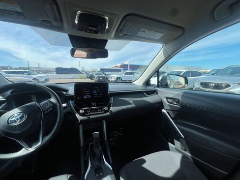Used 2025 Toyota Corolla Cross LE image 35