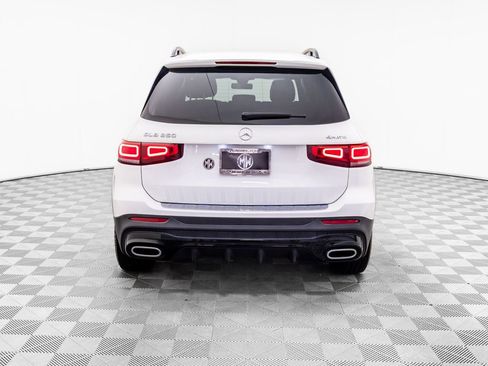 Used 2022 Mercedes-Benz GLB 250 4MATIC image 4