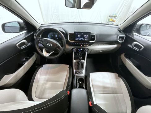 Used 2023 Hyundai Venue SEL image 14
