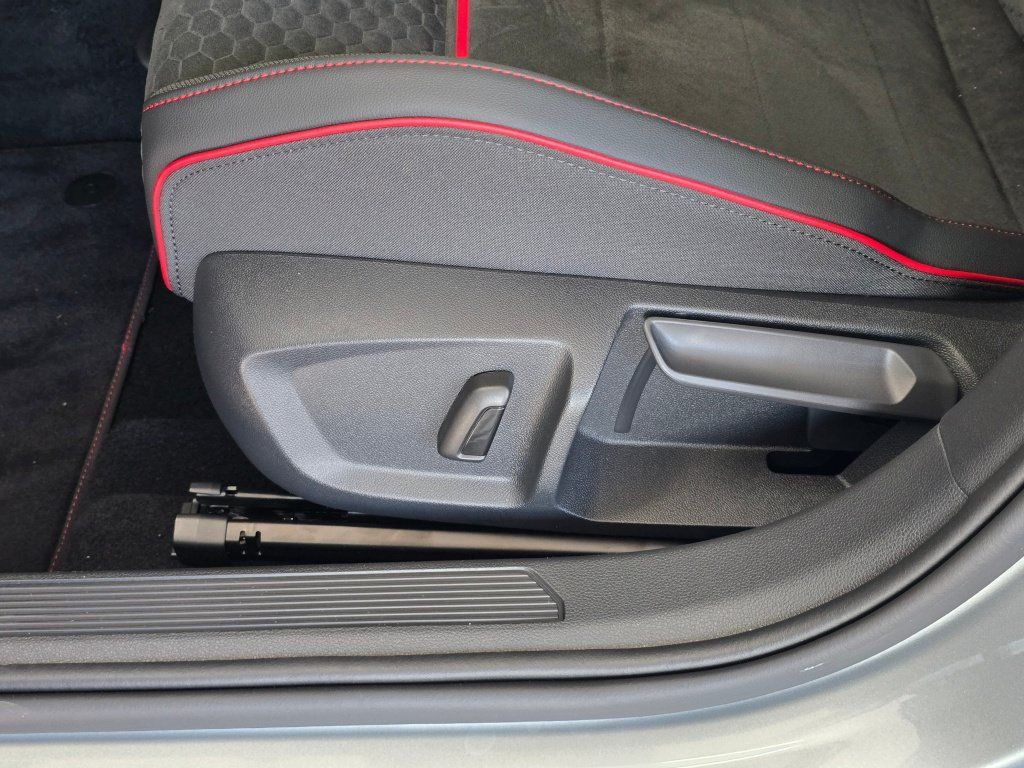 New 2026 Volkswagen GTI SE FWD image 17