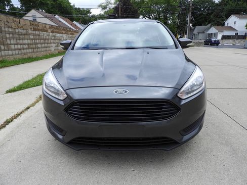 Used 2017 Ford Focus SE FWD image 3