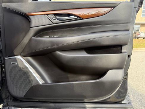 Used 2019 Cadillac Escalade Premium Luxury image 45