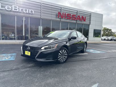 Used 2023 Nissan Altima 2.5 SV w/ SV Premium Package