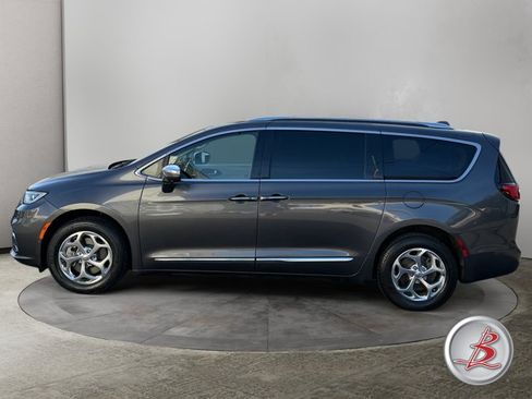 Used 2021 Chrysler Pacifica Limited w/ Premium & Safety Sphere Group AWD/4WD image 4