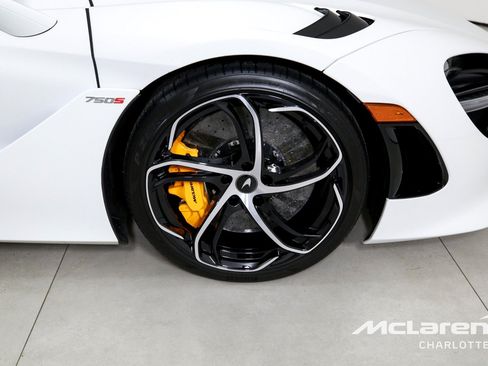 Used 2024 McLaren 750S Spider RWD image 24