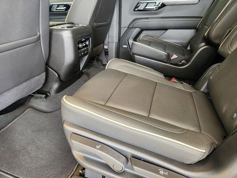 New 2025 Chevrolet Suburban Premier image 21