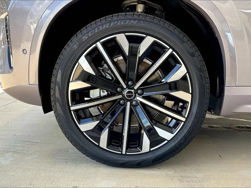 New 2026 Volvo XC90 B6 Plus w/ Protection Package Premier AWD/4WD image 24