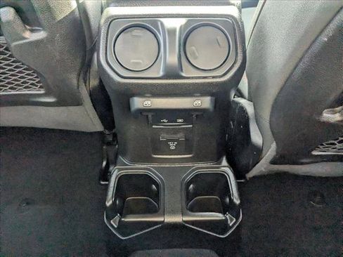 Used 2018 Jeep Wrangler Unlimited Rubicon w/ Cold Weather Group image 18