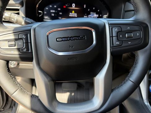 Used 2023 GMC Yukon XL Denali AWD/4WD image 22