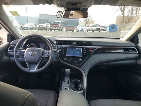 Used 2020 Toyota Camry LE image 20