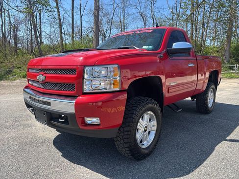 Used 2011 Chevrolet Silverado 1500 LT w/ Interior Plus Package AWD/4WD image 4