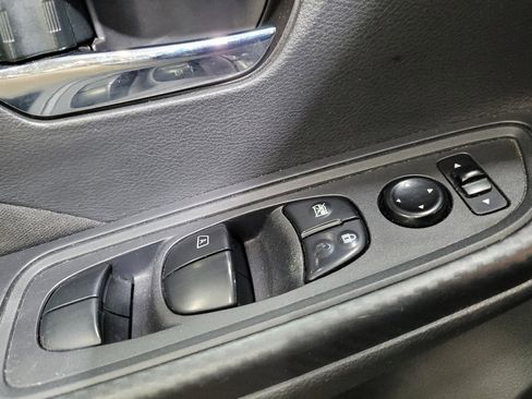 Used 2021 Nissan Versa SV FWD image 27