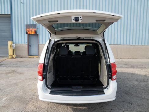Used 2019 Dodge Grand Caravan SXT FWD image 16