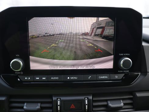 Used 2025 Nissan Pathfinder S image 25