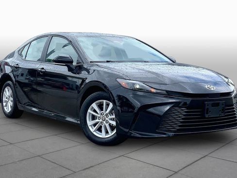 Used 2025 Toyota Camry LE FWD image 3