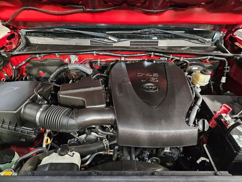 Used 2017 Toyota Tacoma Limited image 19