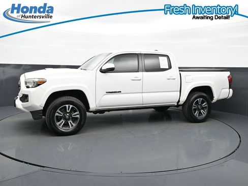 Used 2019 Toyota Tacoma TRD Sport AWD/4WD image 6
