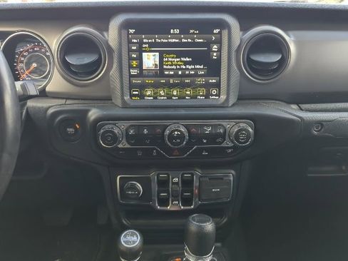 Used 2023 Jeep Gladiator Sport AWD/4WD image 15