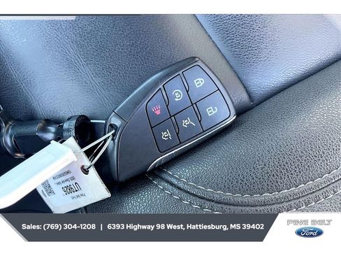 Used 2025 Chevrolet Suburban LT w/ Comfort Package RWD image 9