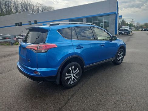 Used 2017 Toyota RAV4 LE AWD/4WD image 5